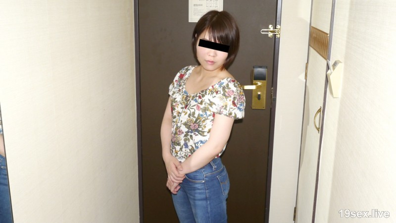 섬뜩한 아마추어 딸을 부드럽게 봉교합니다.