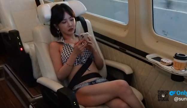 달리는 차안에서 폭주해버리는 존예녀
