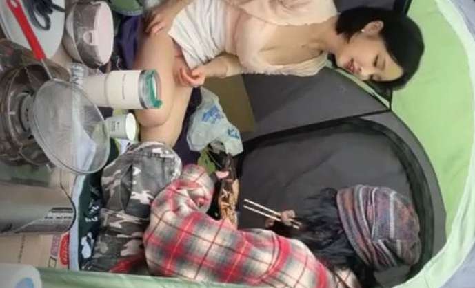 노숙자 찾아가서 사랑나눔하는 존예녀