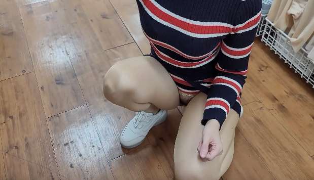 노팬티로 돌아다니는 아줌마 걸리면 한번 준다?